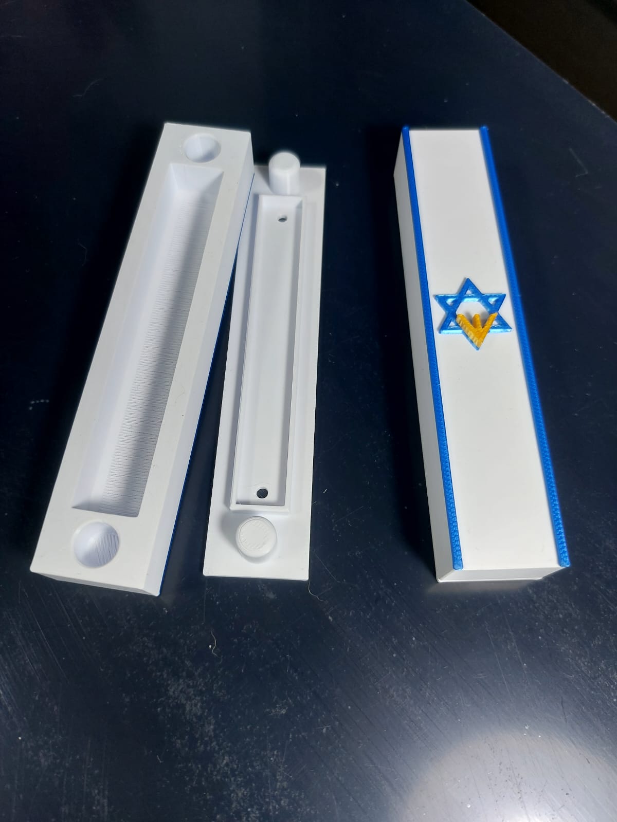 בית מזוזה ארץ ישראלית עם האותיות של שומר דלתות ישראל